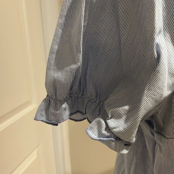 Pretty powder blue blouse with pleated collar. - Picture 5 of 8